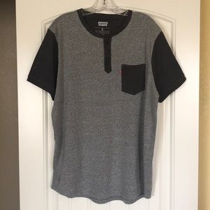 Levi’s Men’s top